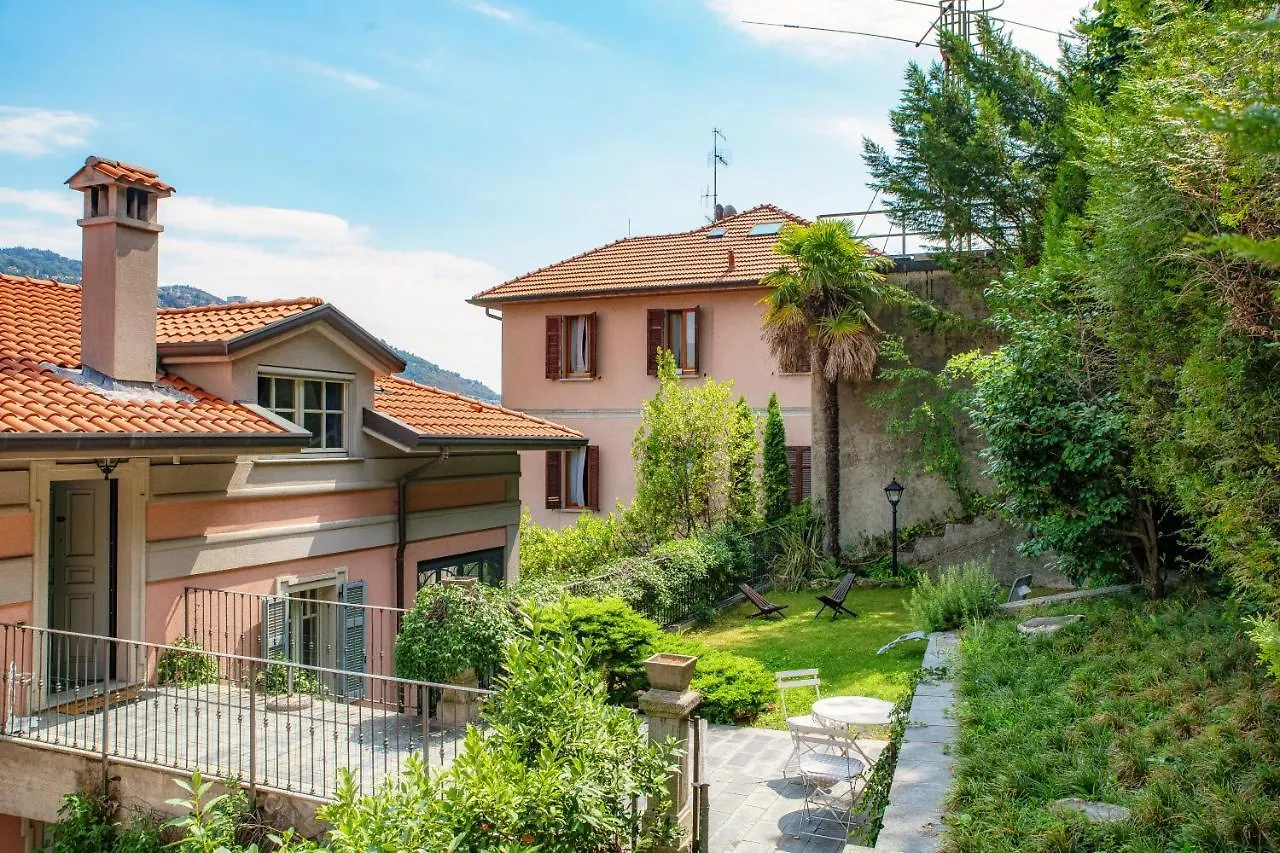 I D'A Charming Penthouse - Lake View- Como- House-130 Mt-2 Double Bedrooms And 2 Double Bathrooms A Spacious Living Room-Full Equipped Kitchen-Private Garden And Terrace-Private Covered Parking Apartment Como