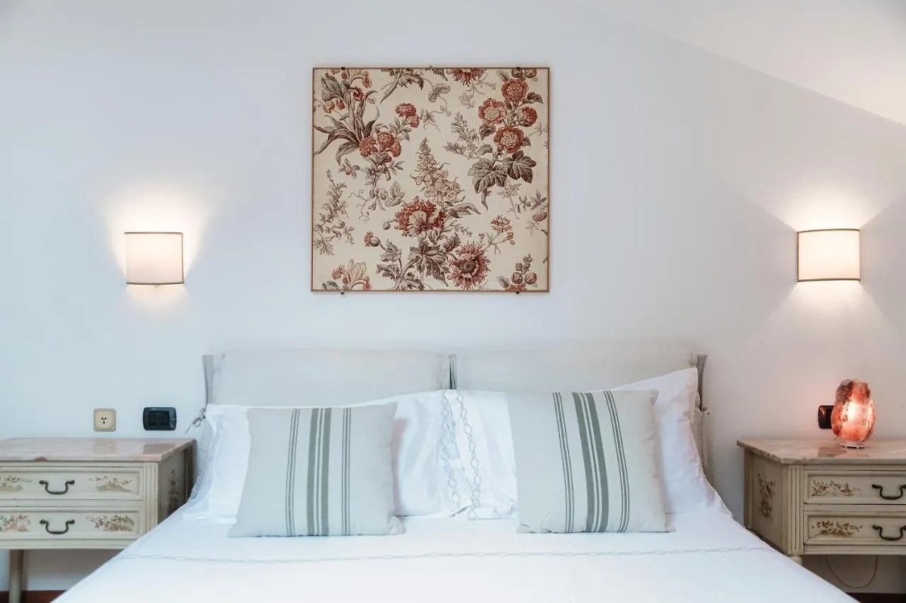 I D'A Charming Penthouse - Lake View- Como- House-130 Mt-2 Double Bedrooms And 2 Double Bathrooms A Spacious Living Room-Full Equipped Kitchen-Private Garden And Terrace-Private Covered Parking דירה