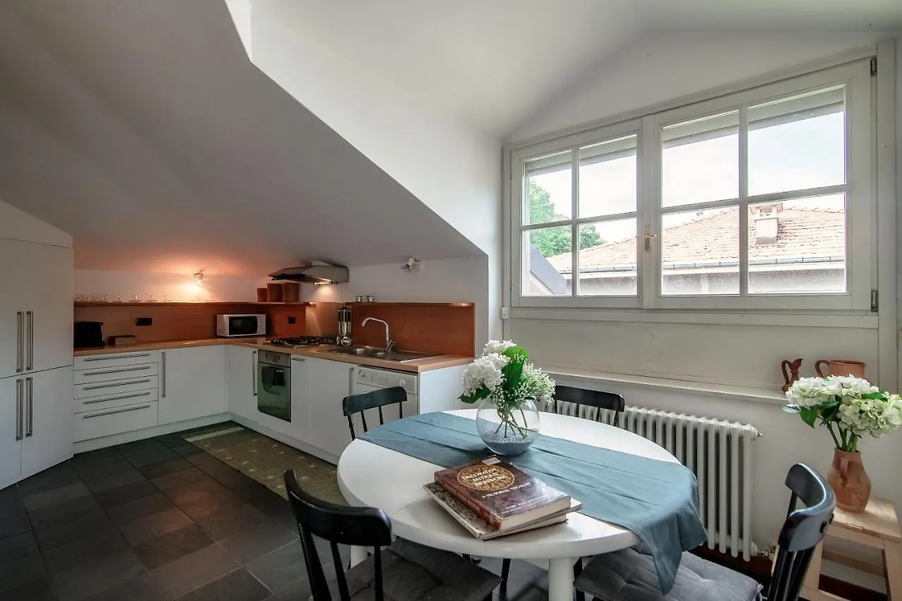 I D'A Charming Penthouse - Lake View- Como- House-130 Mt-2 Double Bedrooms And 2 Double Bathrooms A Spacious Living Room-Full Equipped Kitchen-Private Garden And Terrace-Private Covered Parking