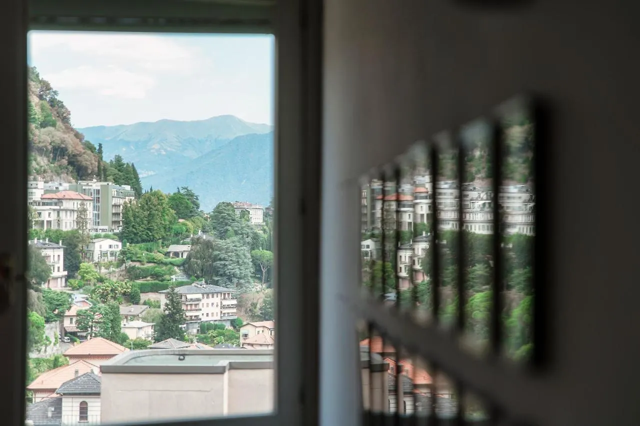 I D'A Charming Penthouse - Lake View- Como- House-130 Mt-2 Double Bedrooms And 2 Double Bathrooms A Spacious Living Room-Full Equipped Kitchen-Private Garden And Terrace-Private Covered Parking דירה קומו
